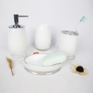 Набор аксессуаров для ванной из белого стекла